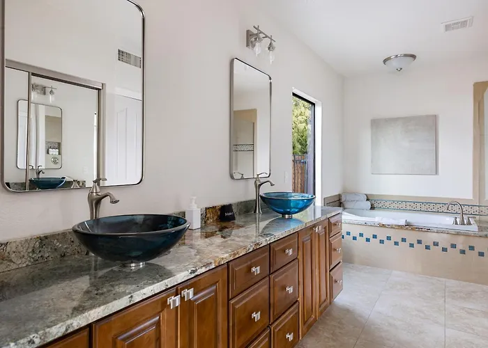 Casa vacanze Arch Views Beautifully Designed With Swimming Pool Table And *