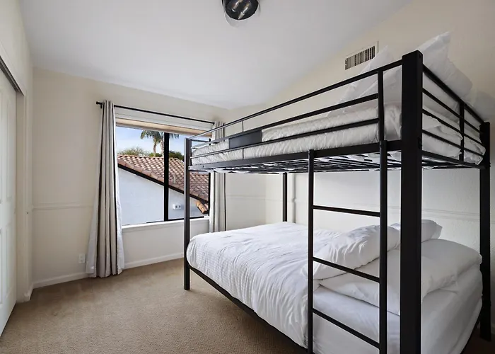 Casa vacanze Arch Views Beautifully Designed With Swimming Pool Table And