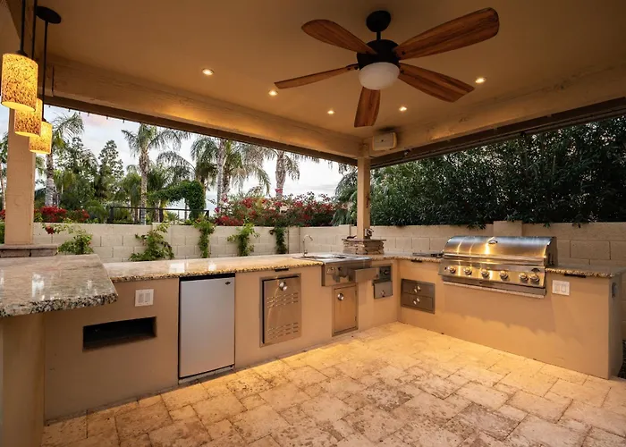 Casa vacanze Arch Views Beautifully Designed With Swimming Pool Table And