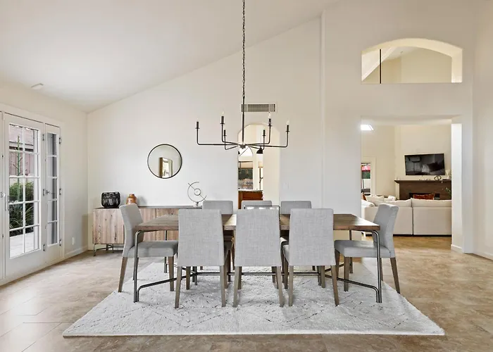 Arch Views Beautifully Designed With Swimming Pool Table And Casa vacanze Phoenix