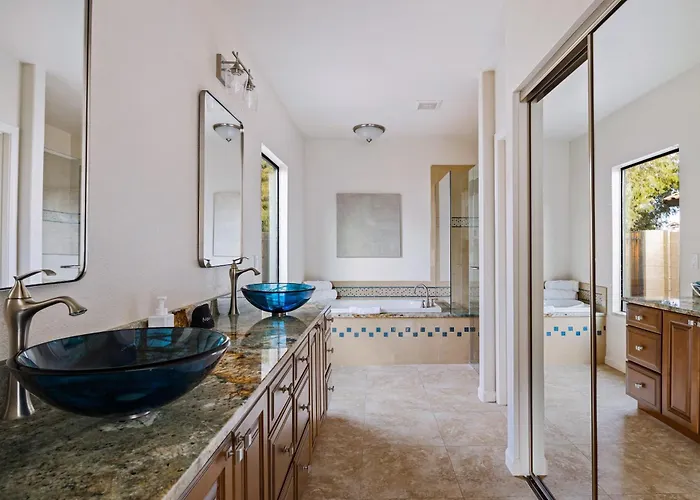 Casa vacanze Arch Views Beautifully Designed With Swimming Pool Table And