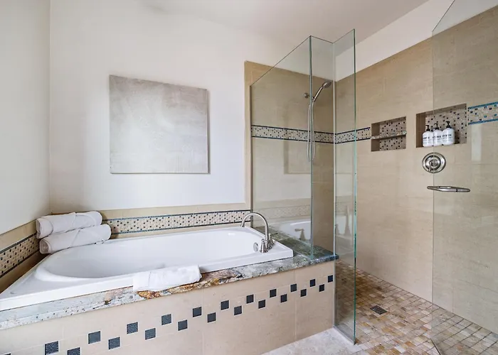 Dom wakacyjny Arch Views Beautifully Designed With Swimming Pool Table And *